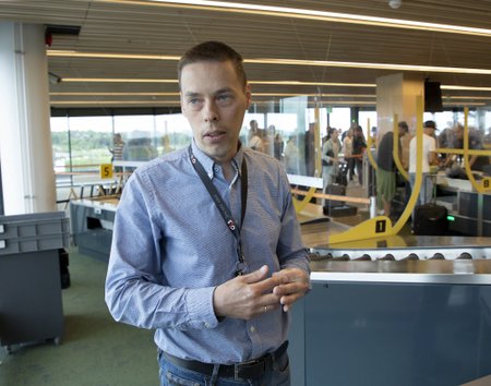 Lennundusosakonna kvaliteedispetsialisti Ivar Nikopenziuse sõnul peavad turvatöötaja ametit väga erineva taustaga inimesed.
