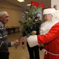 ФОТО: Два жителя Кохтла-Ярве отметили 70-летние юбилеи под новогодней елкой