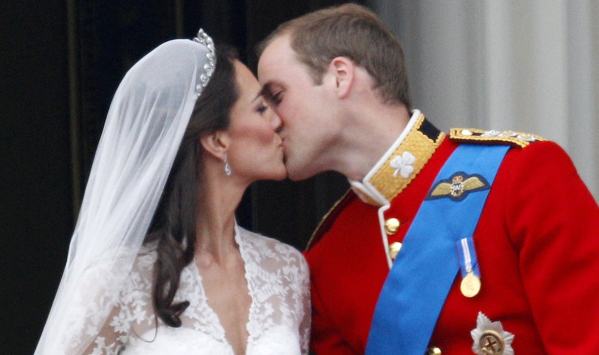 Britain's Prince William and his wife Catherine, Duchess of Cambridge, kiss as they stand on the balcony at Buckingham Palace after their wedding in Westminster Abbey, in central London