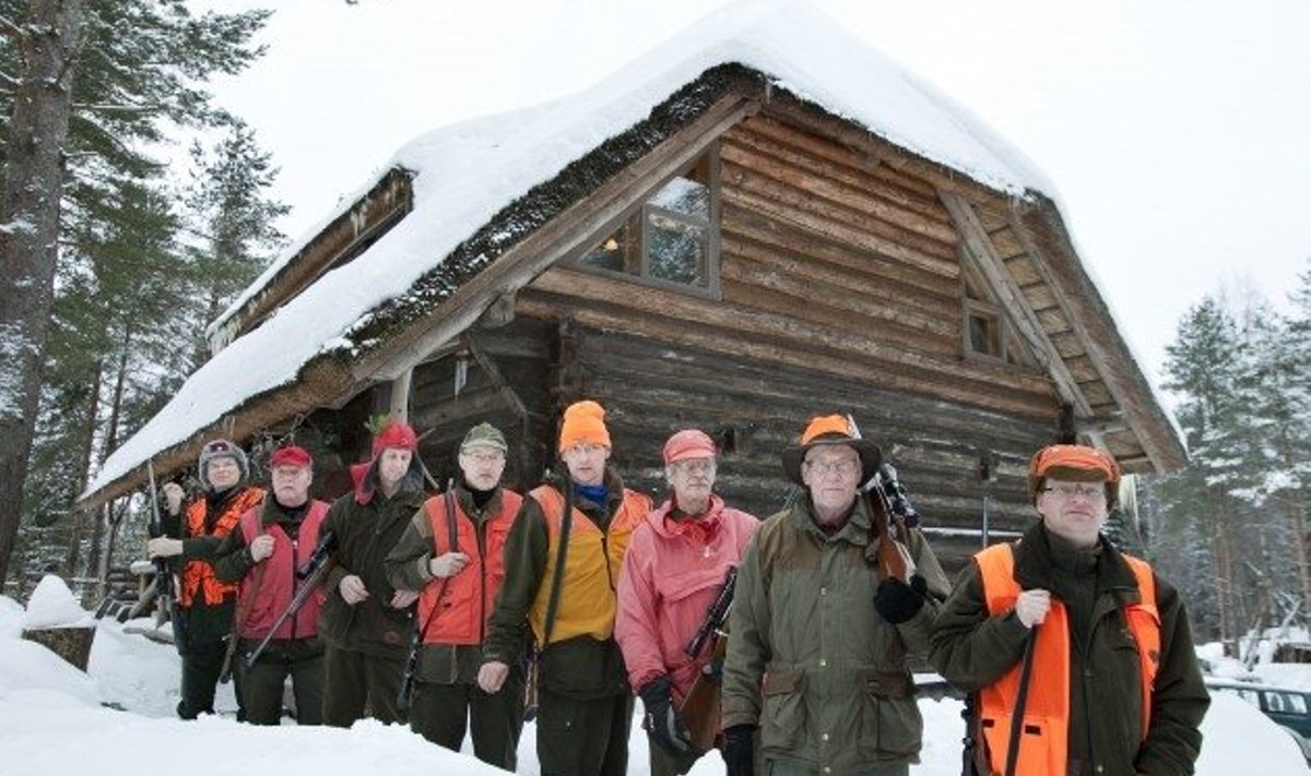 Soome jahituristid sätivad Käbliku turismitalust jahileminekut.