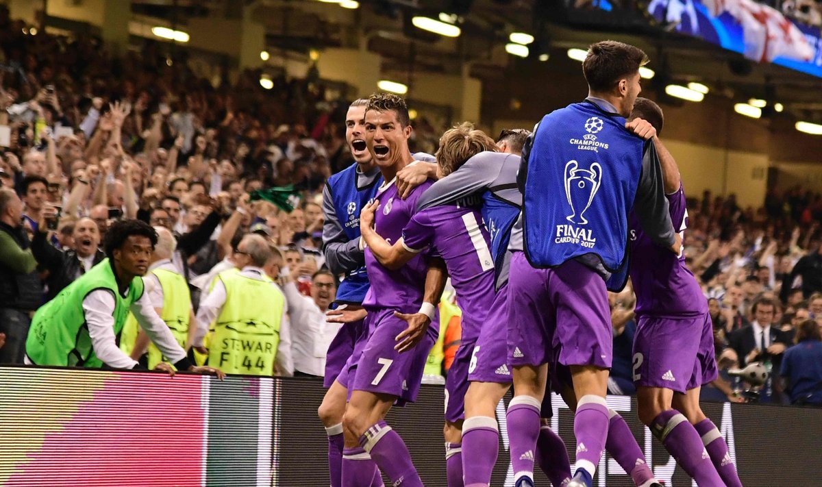 Madridi Real ja Cristiano Ronaldo meeskonna võitu tähistamas.