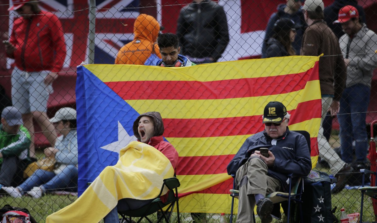 Vormelifännid Kataloonia lipuga.