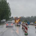 DELFI FOTOD: Autojuhid sõidavad Tallinna-Tartu maantee remondi pärast kitsaks tõmmatud teel üksteisel küljepeegleid maha