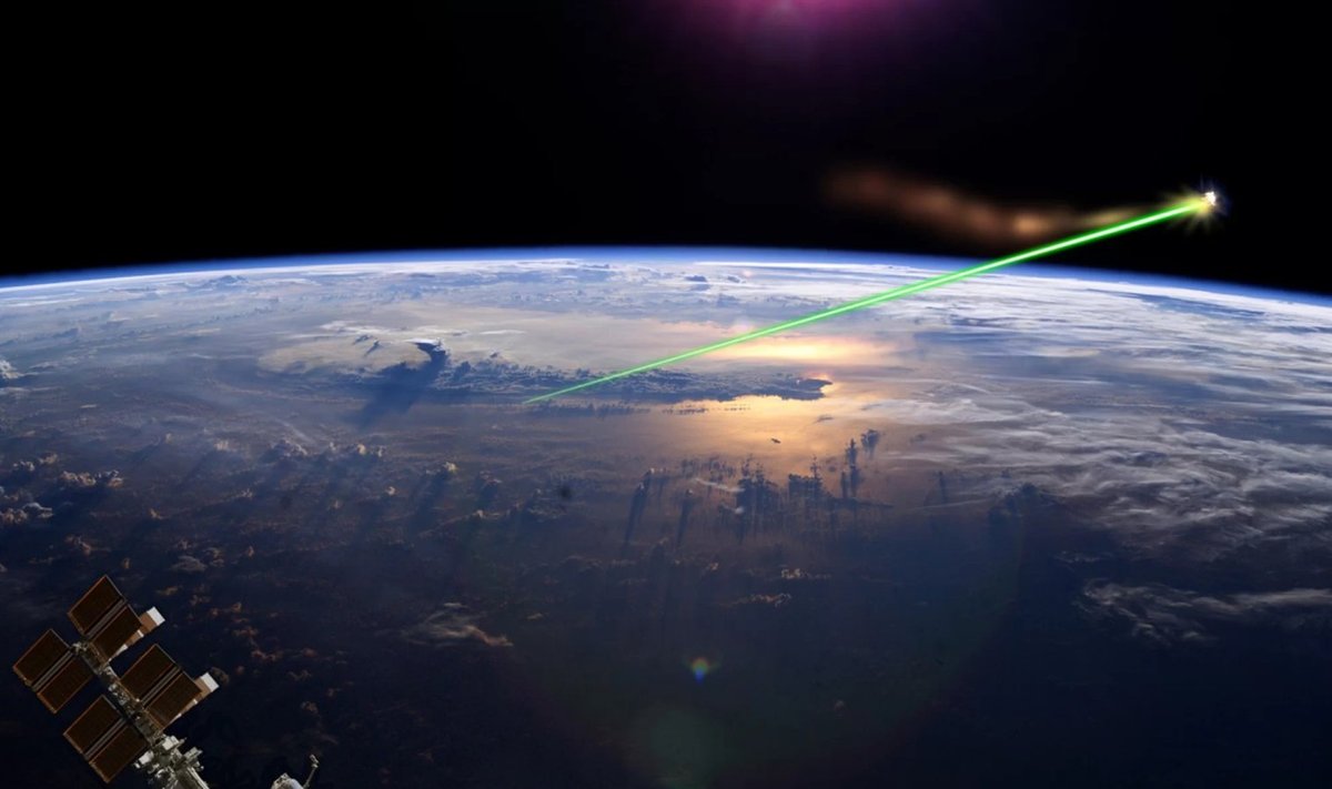 Kunstniku kujutus sellest, kuidas laseriga kosmoseprügi hävitada
