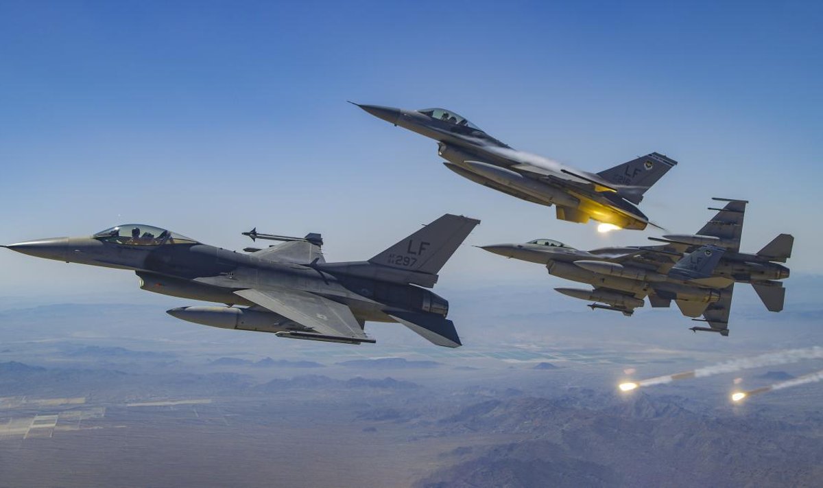 Hävitajad F-16.