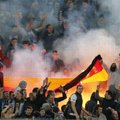 ФОТО: Российские болельщики сожгли на матче Лиги чемпионов флаг Германии