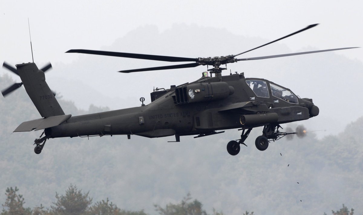 Apache AH-64. 