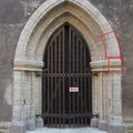 ФОТО | В ходе реставрации церкви Олевисте обнаружены фрагменты средневекового известнякового портала