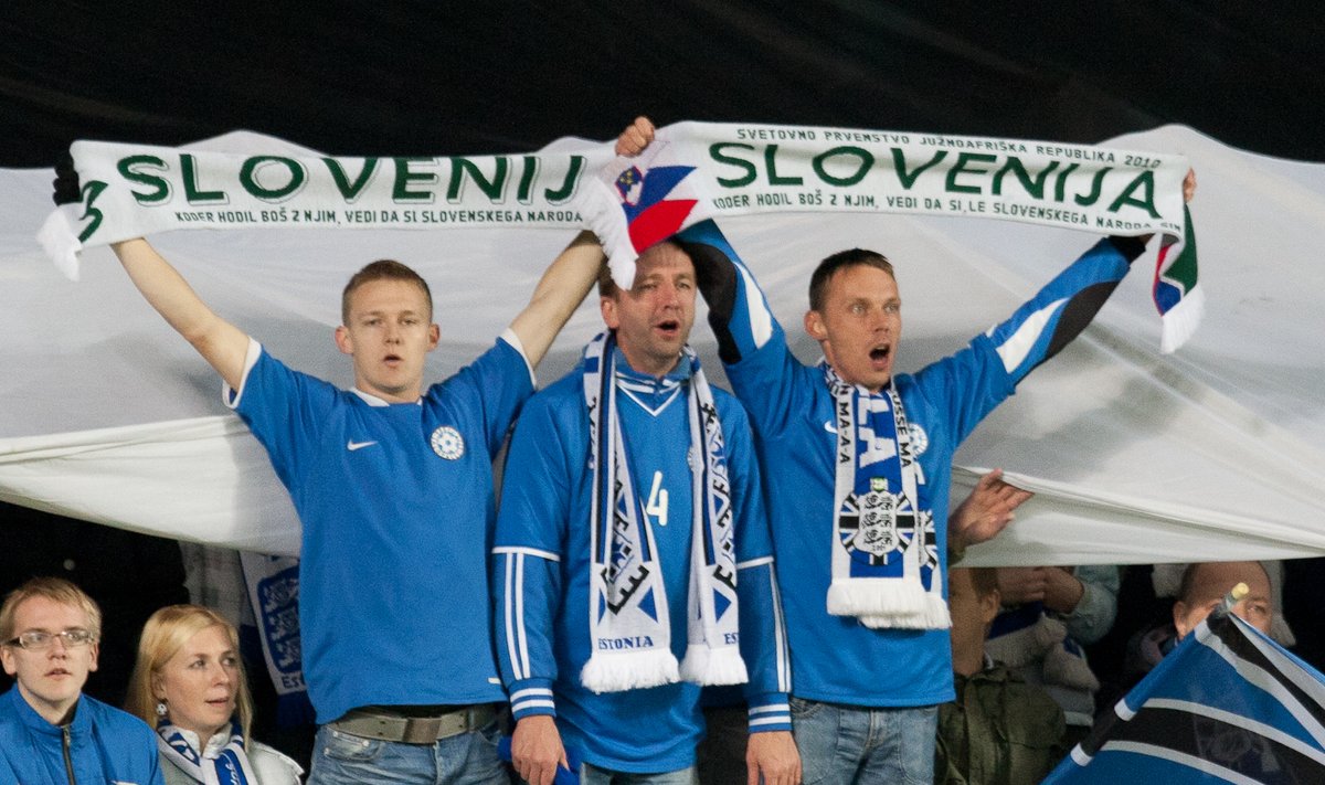 Mängivad Eesti ja Ukraina, aga fännidel on käes Sloveenia sallid.