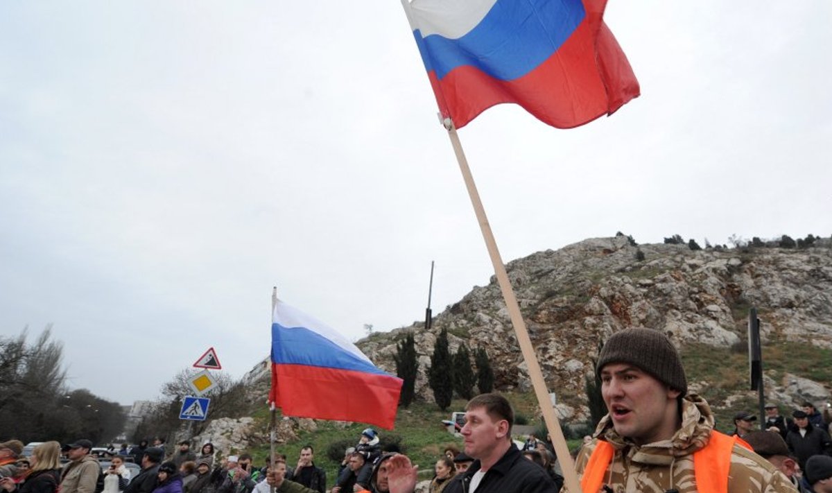 Vene lipp lehvib Krimmis kõikjal.