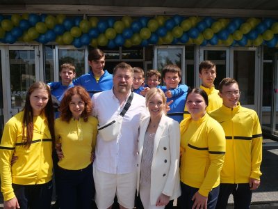 Eesti Olümpiakomitee aitab koostöös ettevõtete Sportland ja Nike ametliku esindajaga Baltimaades AS Jalajälg Ukraina spordikoole.