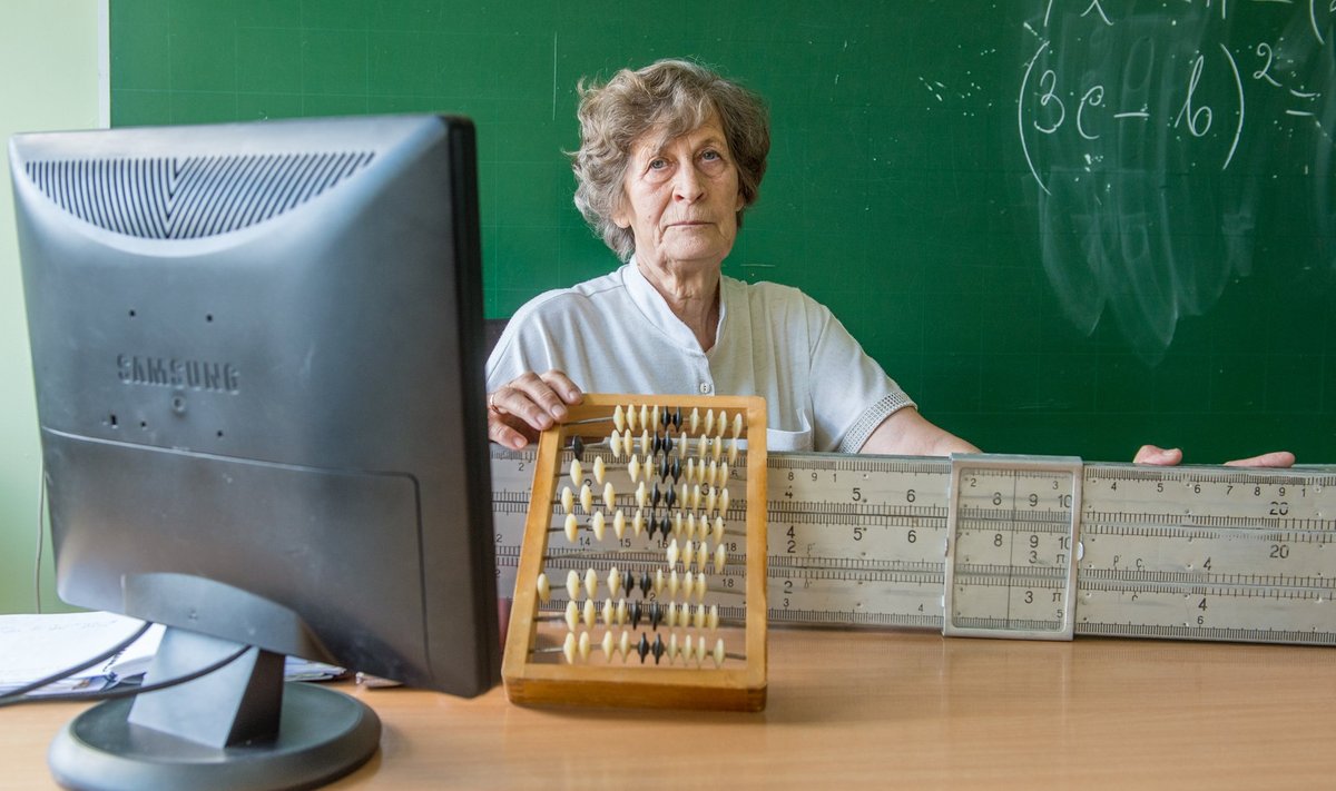 “Lükati ja arvelaud on arvuti- ja digiajastul muidugi ajalukku kadunud,” räägib Linda Kender oma aine õppevahenditest.
