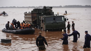 В Бразилии количество жертв сильного наводнения превысило 50