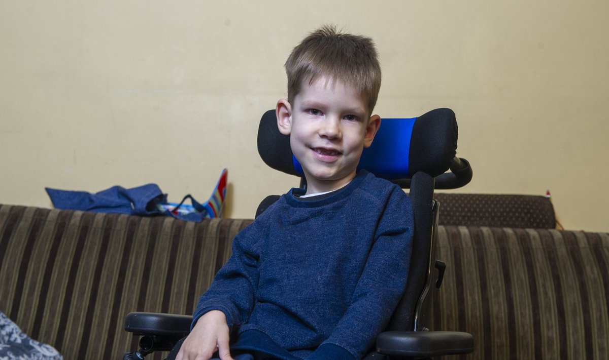 NUMBRID JUBA SELGED: Eesti on üks väheseid Euroopa Liidumaid, kus spinaalse lihasatroofiaga lapsi ei ravita. Kuigi Ranar on ravita, loodab poiss järgmisel aastal kooli minna.