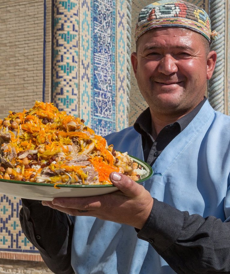 Usbekistani kultusrooga ploffi valmistatakse enamasti lambalihast, kuid seda tehakse ka looma- ja kanalihast.