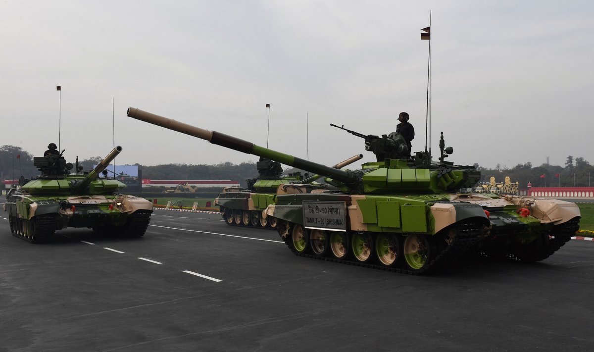 India armee tankid T-90