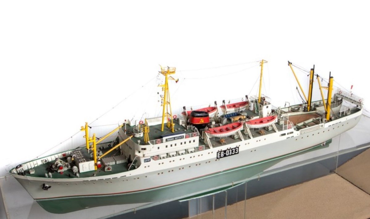 Külmutustraaler Juhan Sütiste mudel valmis 1978 ja selle valmistas mudelimeister Olev Roes. Peaaegu meetri pikkune mudel on üks meremuuseumi mudelikogu suurimaid eksemplare.