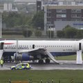 VIDEO: Londoni Heathrow' lennuväljal tegi suitseva mootoriga lennuk hädamaandumise
