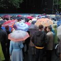 FOTOD: Rahvas nautis Estonia balletigalat püstijalu hoolimata vihmast