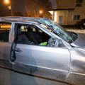 ФОТО | Пьяные молодые люди устроили аварию в Пыхья-Таллинне: машина перевернулась, 16-летнего юношу увезла скорая