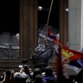 VIDEO | Serbia valitsusvastased meeleavaldajad püüdsid tungida Belgradi raekotta