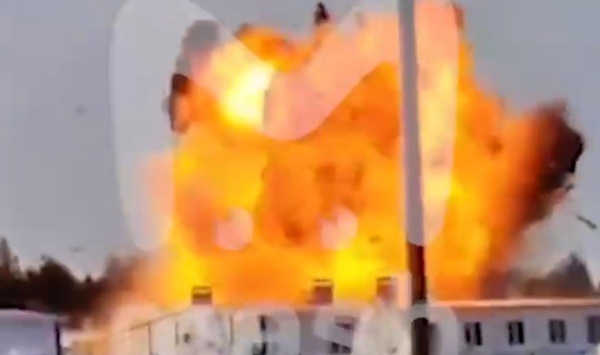 Украинские дроны атаковали предприятие в Елабуге. Скриншот видео