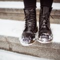 Lihtne nipp, kuidas eemaldada jalanõudelt inetuid soolarante