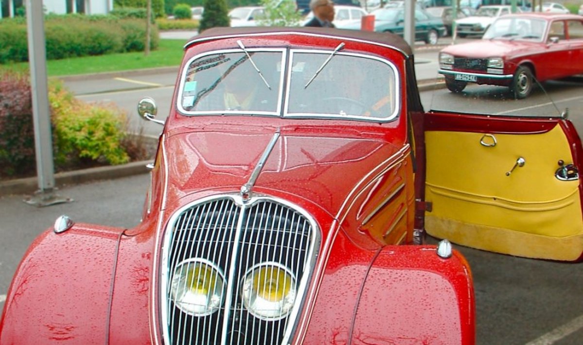 TULED RADIAATORIVÕRE TAGA: Agressiivselt moodne Peugeot 1930ndatest. (Tõnu Kaalep)