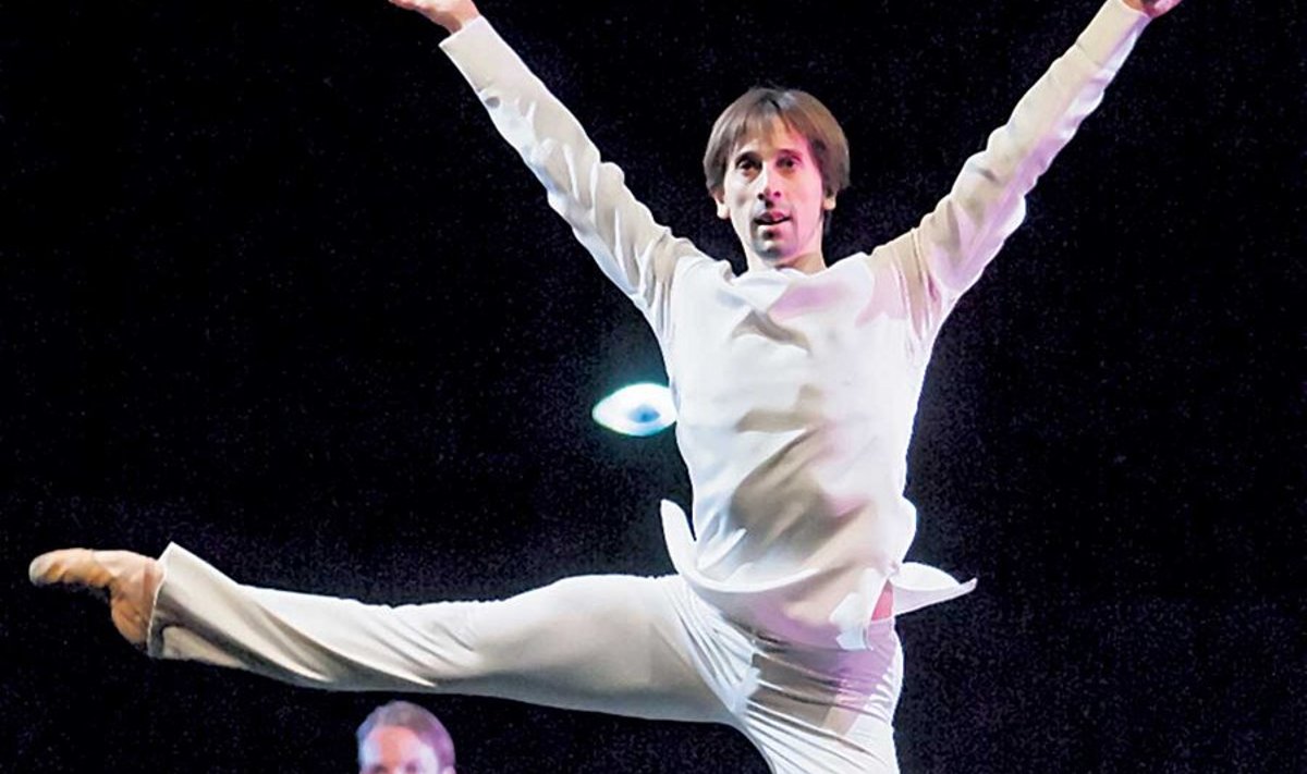 Sergei Upkin tantsib Petruškat moodsas kuues – üleni valges.