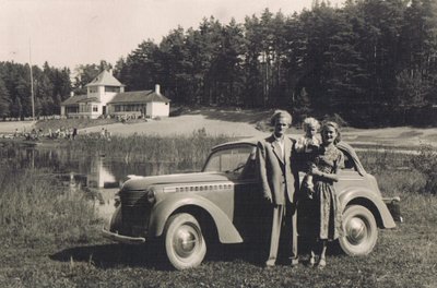 Endel, Heljo ja Urmas Taniloo oma esimese autoga