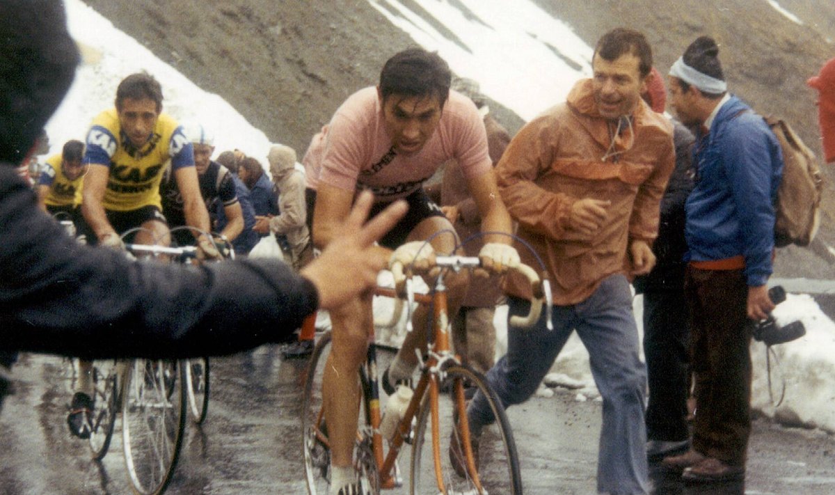 Belgia superstaar Eddy Merckx domineeris Tour de France’i 1975. aastani, mil ta sai sõna otseses mõttes maksahoobi.