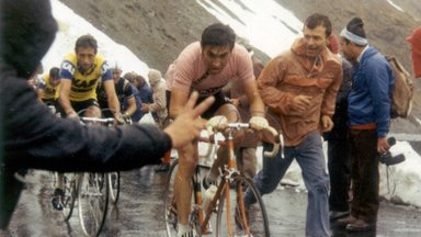 Uriin, naelad, rusikahoobid ja terror. Tour de France’i vägivaldne ajalugu