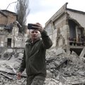 DELFI UKRAINAS | Kiievi linnapea Vitali Klõtško näitab purustatud kunstiakadeemiat. „See on terrorism.“ 