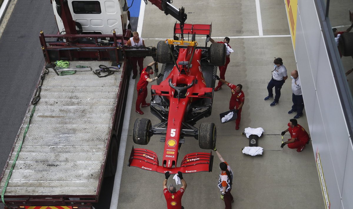 Sebastian Vetteli masin saabus boski tagasi puksiiri abiga..