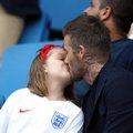 Jalgpallilegend David Beckhami suudlus oma 9-aastase tütrega tekitas diskussiooni: kas lapsi võib huultele suudelda?