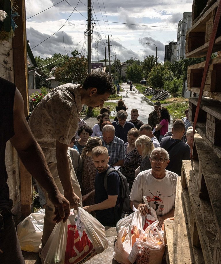 Humanitaarabi jagamine Borodyankas.Foto tehtud 21. juunil 2022