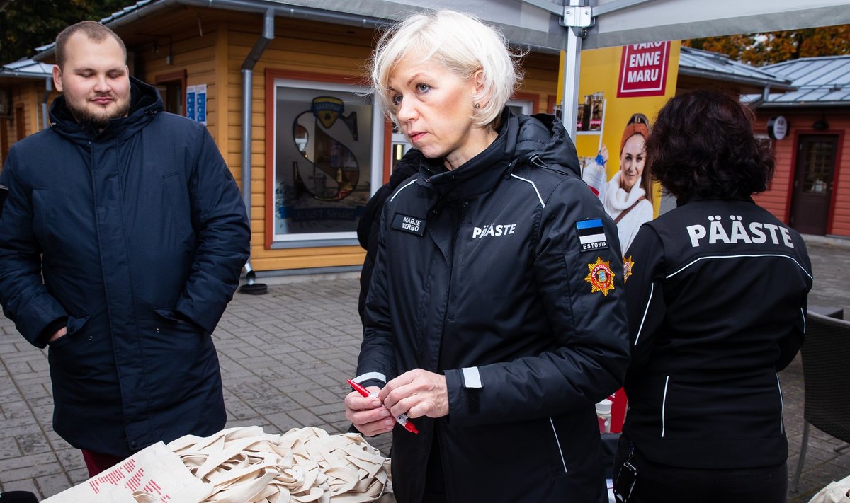 Tallinn, 04.10.2020.Päästeamet kutsus inimesi üle terve Eesti koduseid kriisivarusid hankima: "varu enne maru!" Sündmus toimus Nõmme turul.
