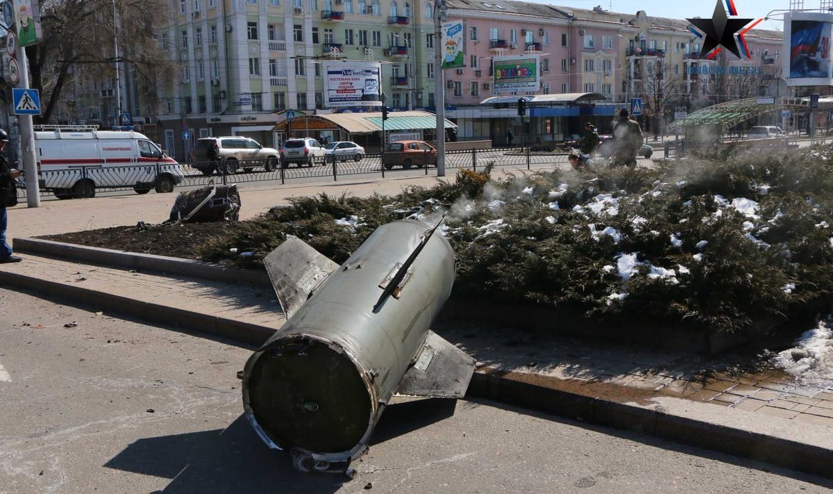 Часть ракеты, взорвавшейся в Донецке 14 марта