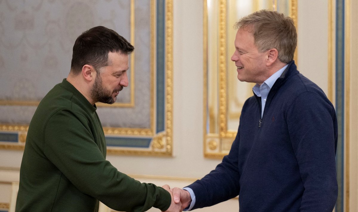 Ukraina president Volodõmõr Zelenskõi kohtus Kiievis Briti kaitseministri Grant Shappsiga.