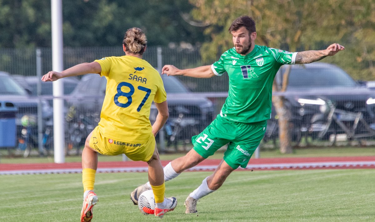 FCI Levadia mängumees Frank Liivak (nr 23).