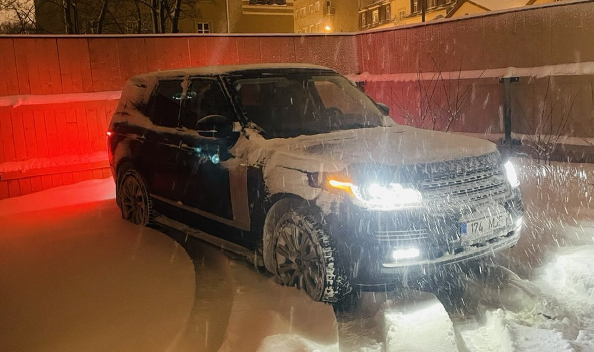 VARASTATUD: Seni Koos partei juhi Oleg Ivanovi kasutuses olnud Range Rover on tagaotsitav.