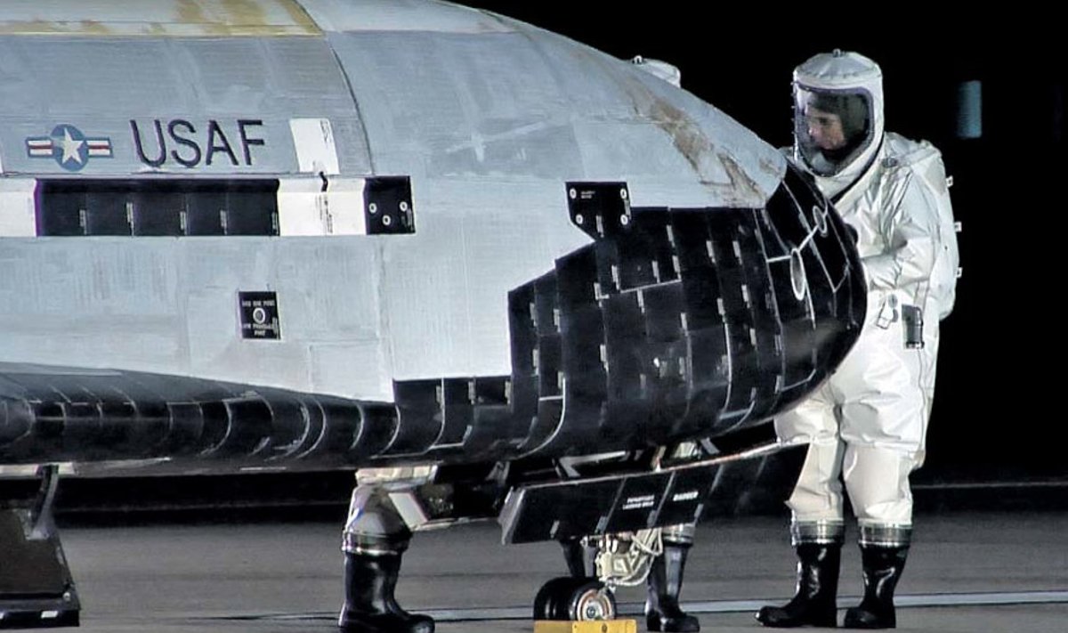 Eelmisel aastal 224 päeva orbiidil viibinud X-37b maandus detsembris Vandenbergi lennuväebaasis ja kontrolliti kohe üle.