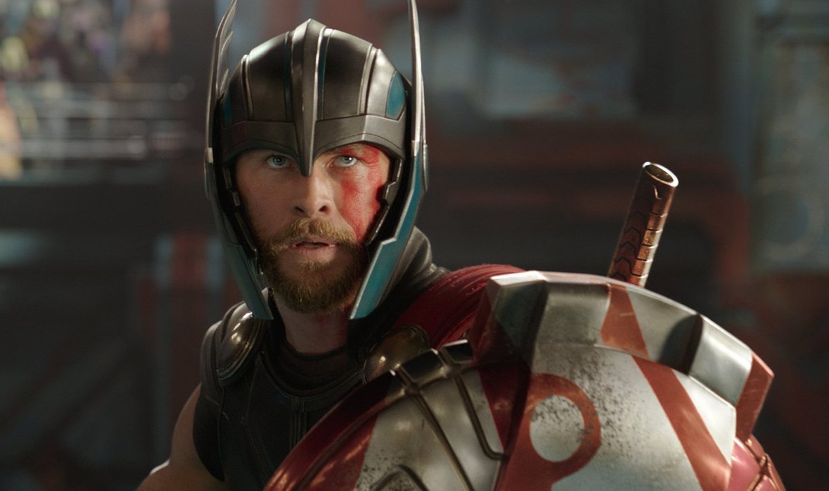 Thor (Chris Hemsworth) kaotab oma vasara ja ta müüakse gladiaatoriks.