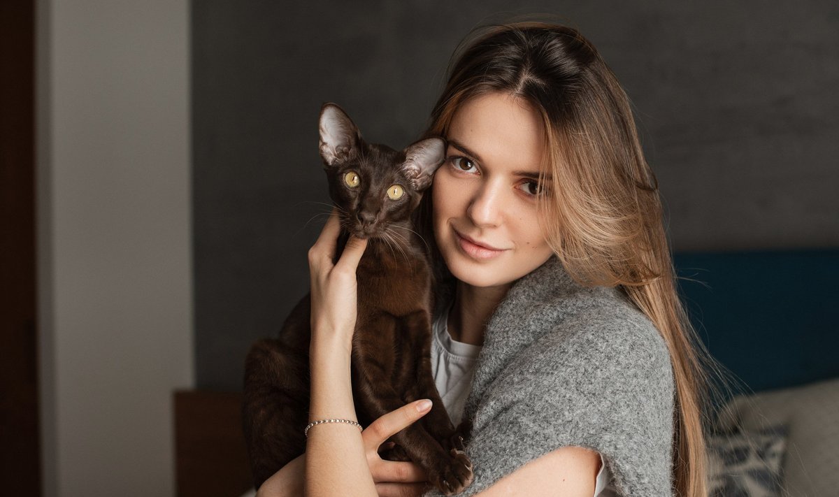 KASSI KIINDUNUD Vitalia Sass ütleb, et arutab Fridaga maailma asju ning mängib, reisib ja magab koos temaga.