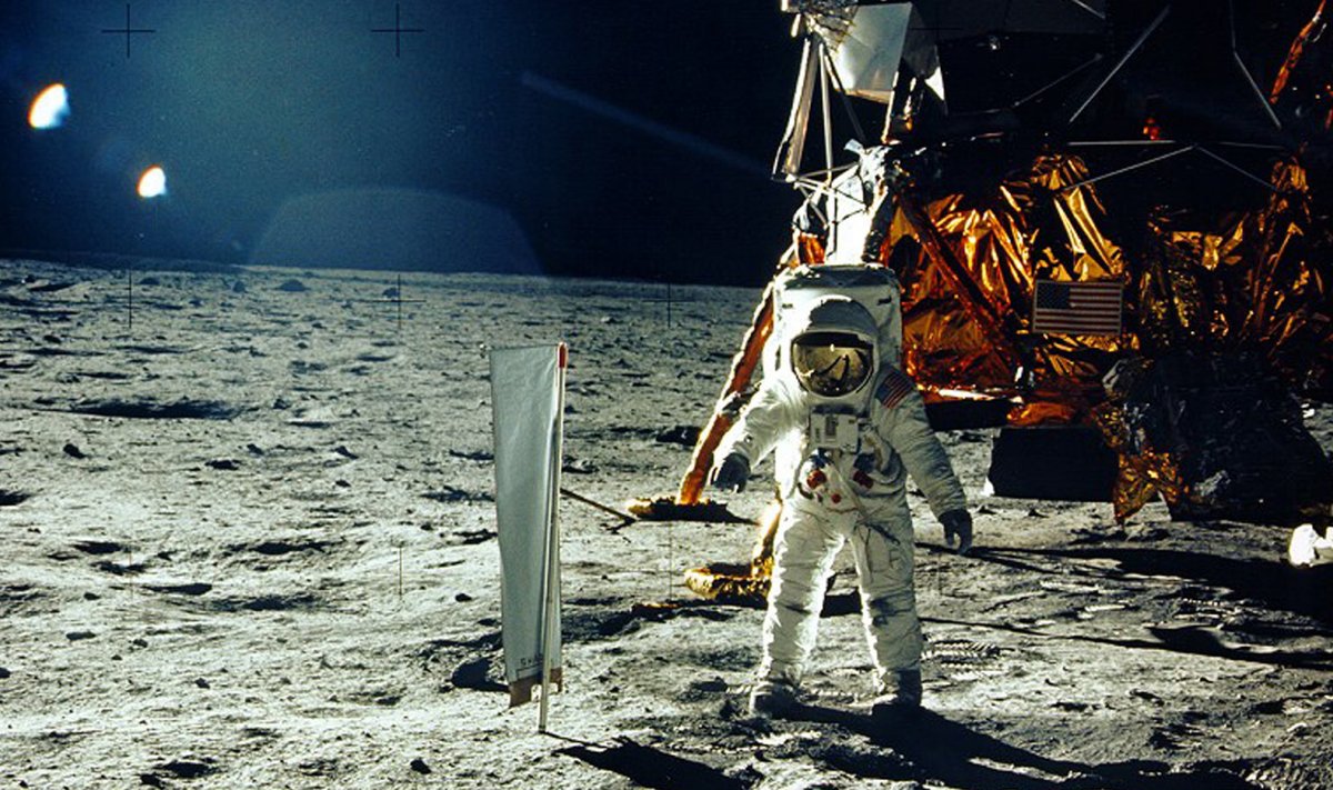 Buzz Aldrin peaaegu 50 aastat tagasi Kuul. 