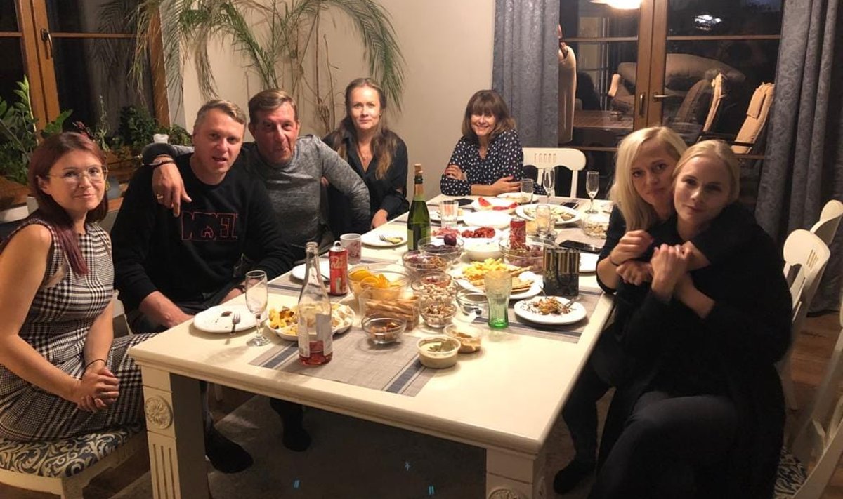 "Pilvede all" meeskonna kokkusaamine. Vasakult Kätlin Kontor-Kirss, Rauno Märks, Vladas Radvilavicius, Inga Lunge, Rita Rätsepp, Angelika Mikk ja Liis Haab.