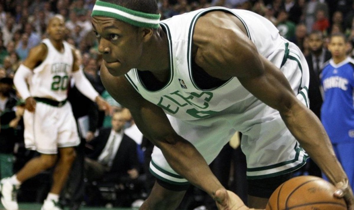 Boston Celtics' Rajon Rondo saves the ball from going out of bounds as Orlando Magic's Rafer Alston watches from the floor in the fourth quarter of Game 5 of the NBA basketball Eastern Conference semifinal playoff series in Boston on Tuesday, May 12, 2009. The Celtics came from behind to win 92-88. (AP Photo/Elise Amendola) / SCANPIX Code: 436