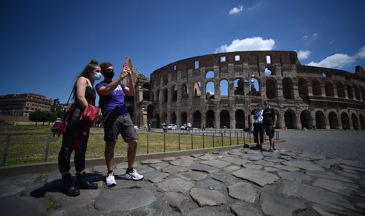 Euroopa Komisjoni pakutud taastamisfondist saaks Itaalia märgatava osa, sest kannatas koroonaviiruse tõttu rängalt. Pildil Rooma Colosseum, mida huvilised eilsest alates taas vaatama pääsevad.