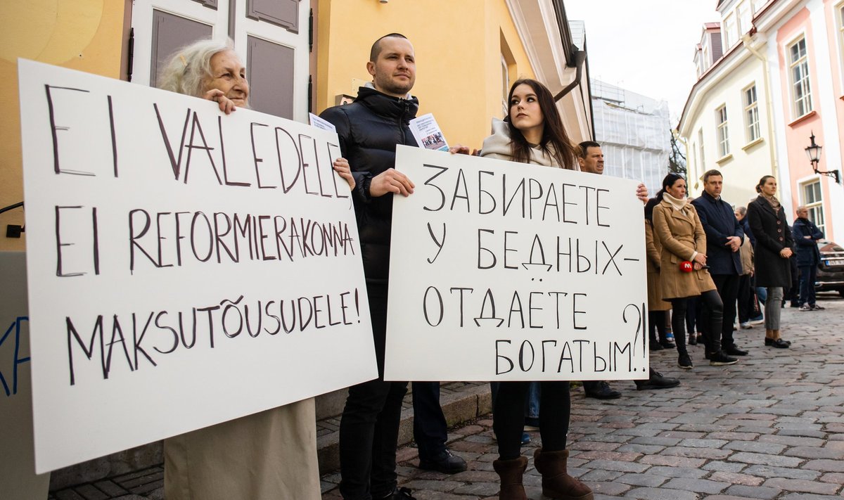 Maksutõusude vastane meeleavaldus Stenbocki maja ees