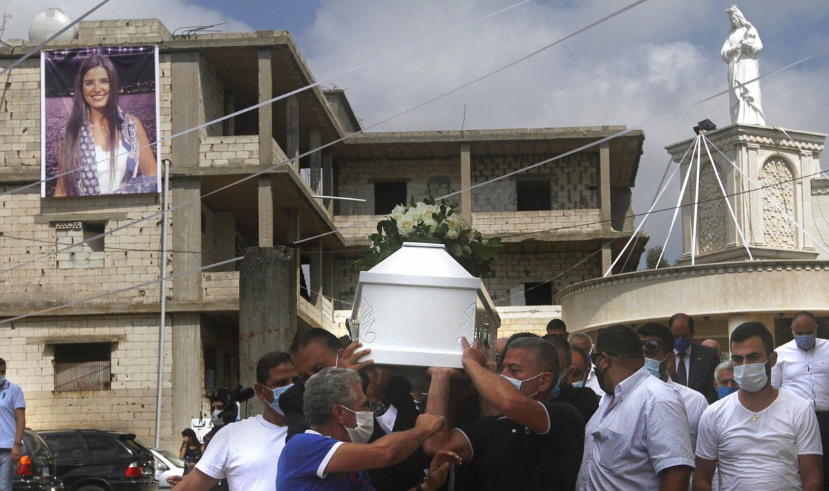 Beirutis toimus täna rusude koristamise kõrval kümneid ohvrite matuseid. 